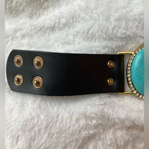 Faux Turquoise and Black Leather Snap on Bracelet - Picture 5 of 7